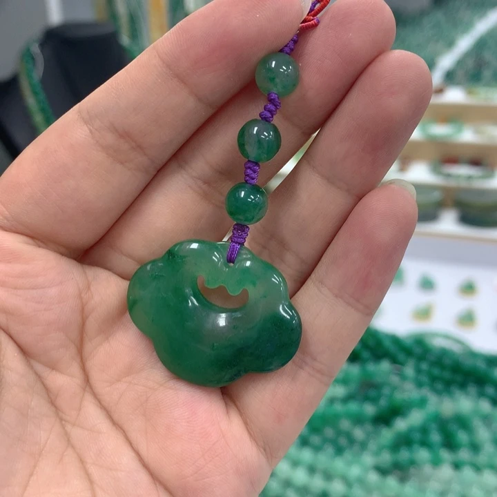 石英质玉未镶嵌颈饰