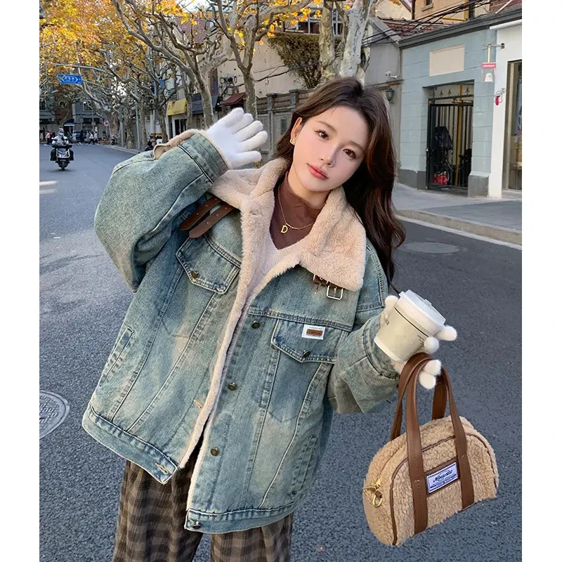 港风复古牛仔外套女冬季2025新款设计感炸街时尚加绒加厚派克棉服