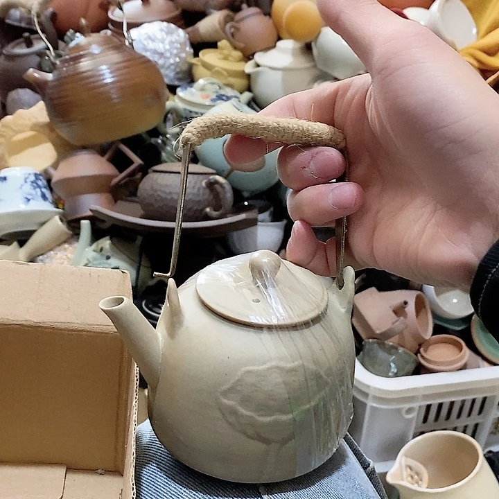 瓷片荷花的小尾巴真的好可爱呜呜哈哈