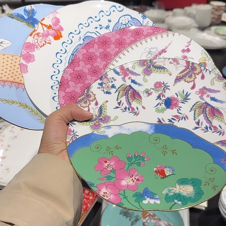 四个餐盘四个餐盘