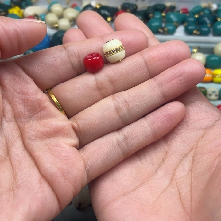 琉璃颈饰雪巴琉璃配饰