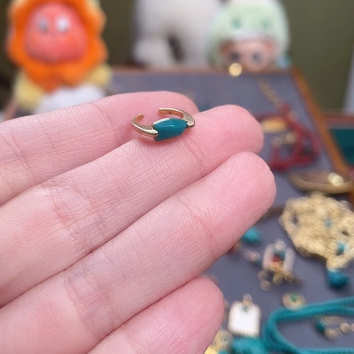 18K金镶嵌绿松石耳饰