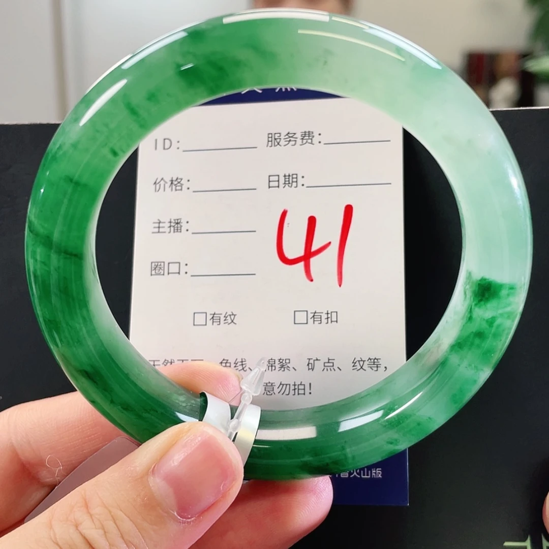 【闪购商品】未镶嵌手镯石英质玉