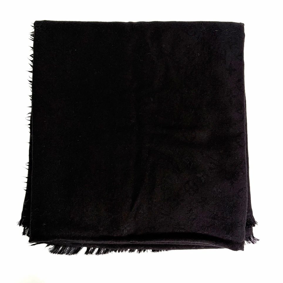 99新 LouisVuitton/路易威登 黑色老花满印围巾披肩 99新 sz0553