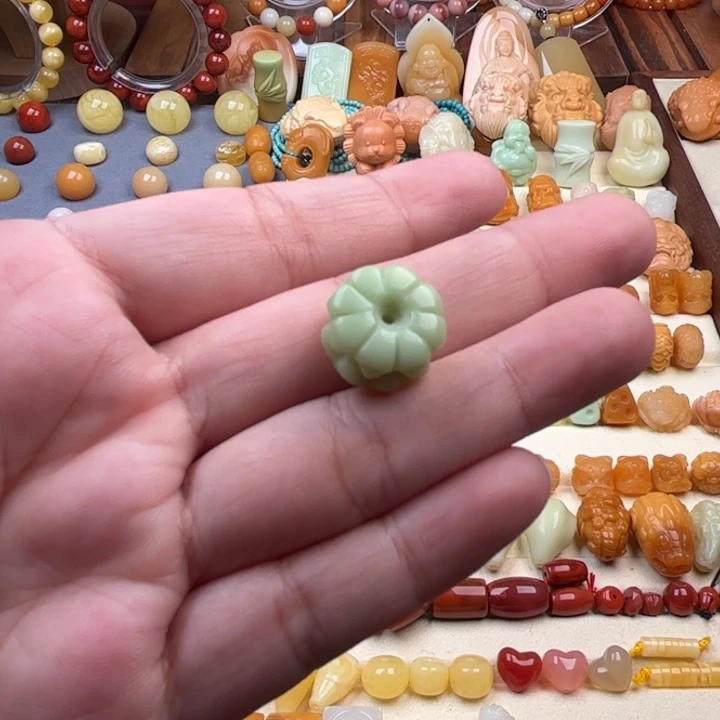 未镶嵌石英质玉（缅黄）珠宝半成品