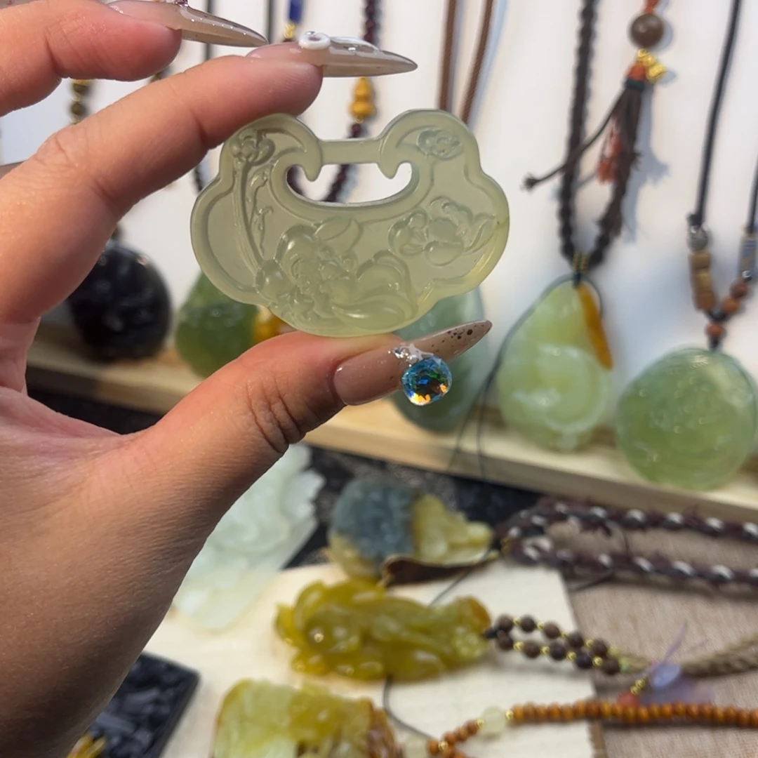 合金蛇纹石玉颈饰