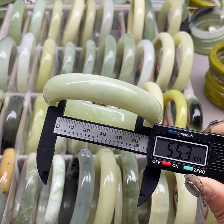 蛇纹石玉未镶嵌手镯324