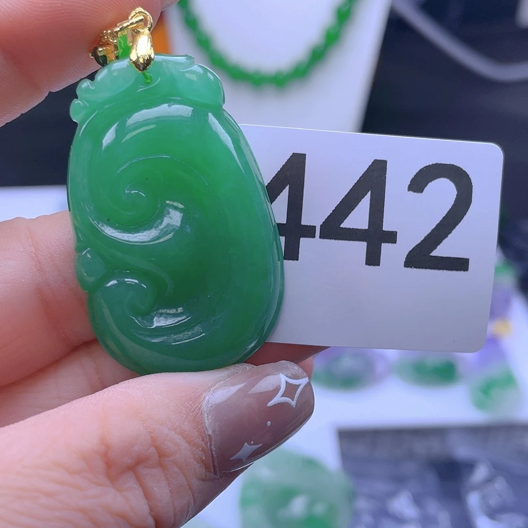 翡翠吊坠(赠链)未镶嵌