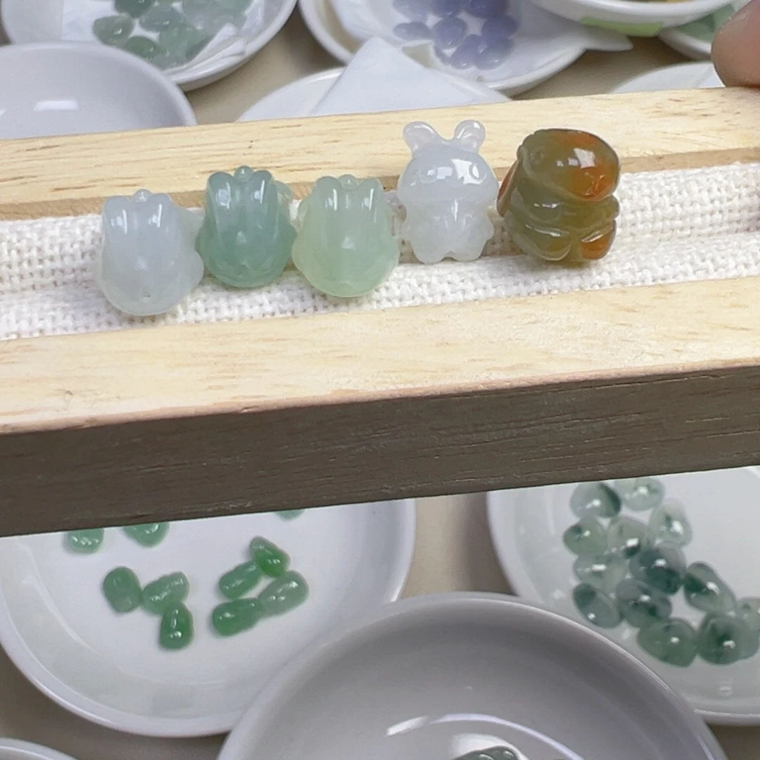 翡翠散珠兔子一只