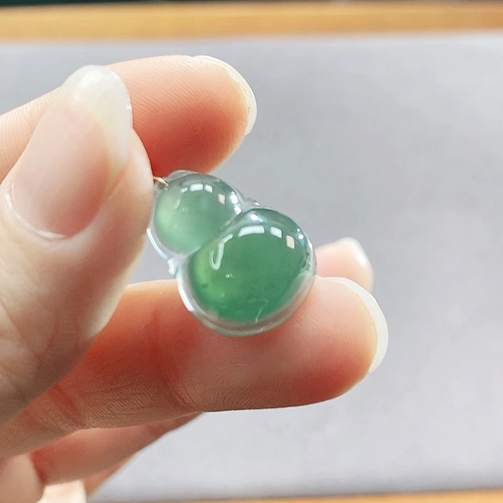 翡翠未镶嵌手镯（圆镯）