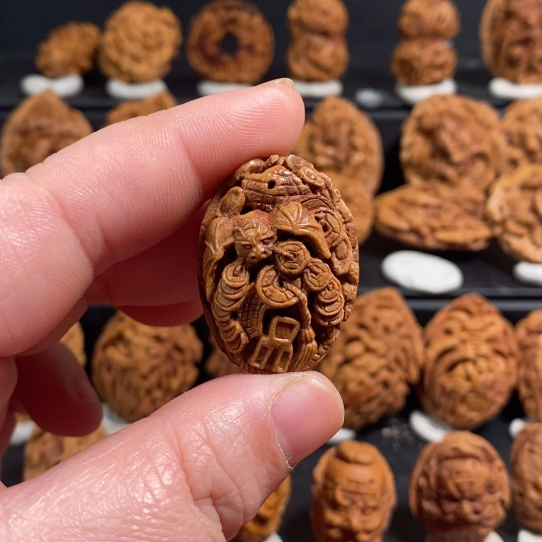 铁***生福在眼前，天地孔。