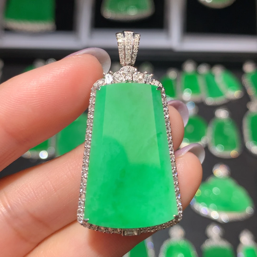 翡翠颈饰18K金镶嵌翡翠