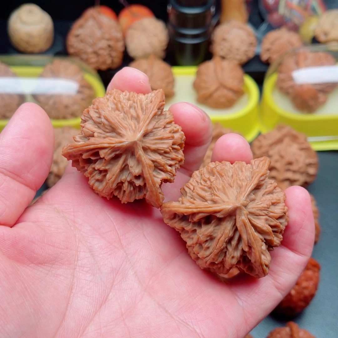 文玩核桃把件蟠龙纹狮子头三棱44×43×43