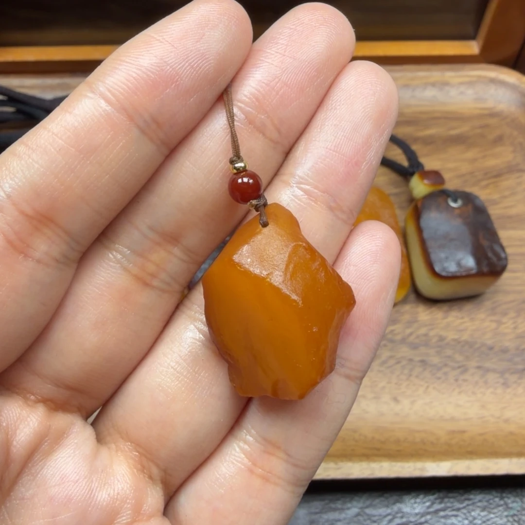 琥珀未镶嵌吊坠(赠链)