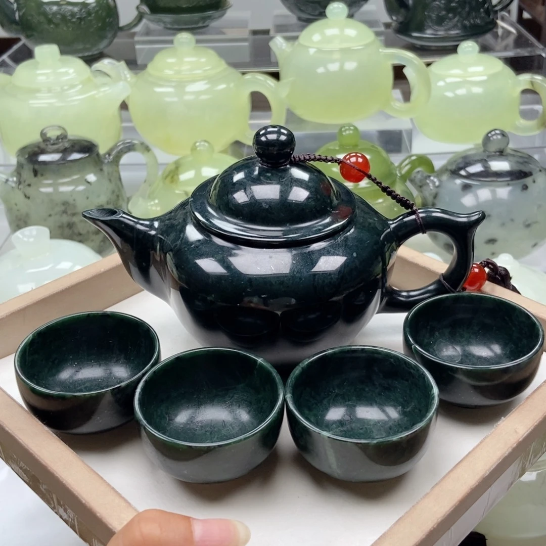 蛇纹石玉未镶嵌壶