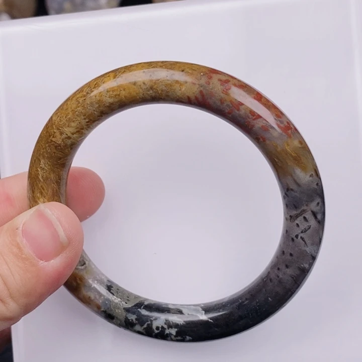 未镶嵌手镯硅化玉54