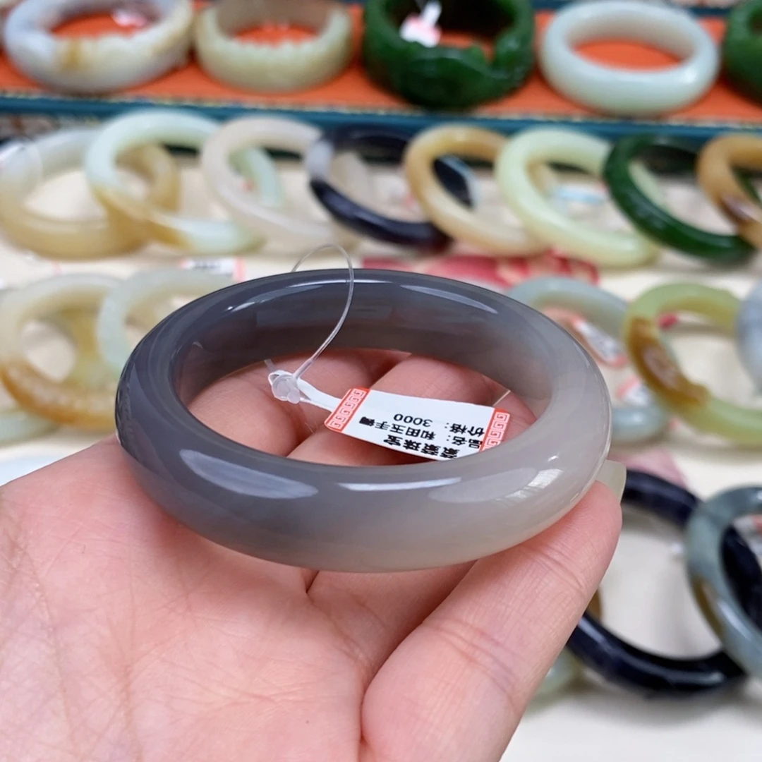 猪***努和田玉未镶嵌手镯51