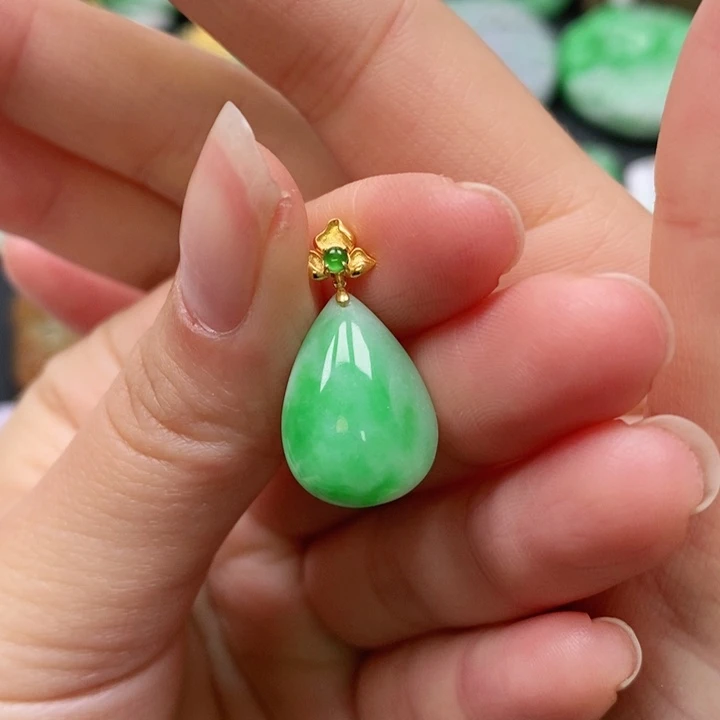 翡翠颈饰未镶嵌吊坠