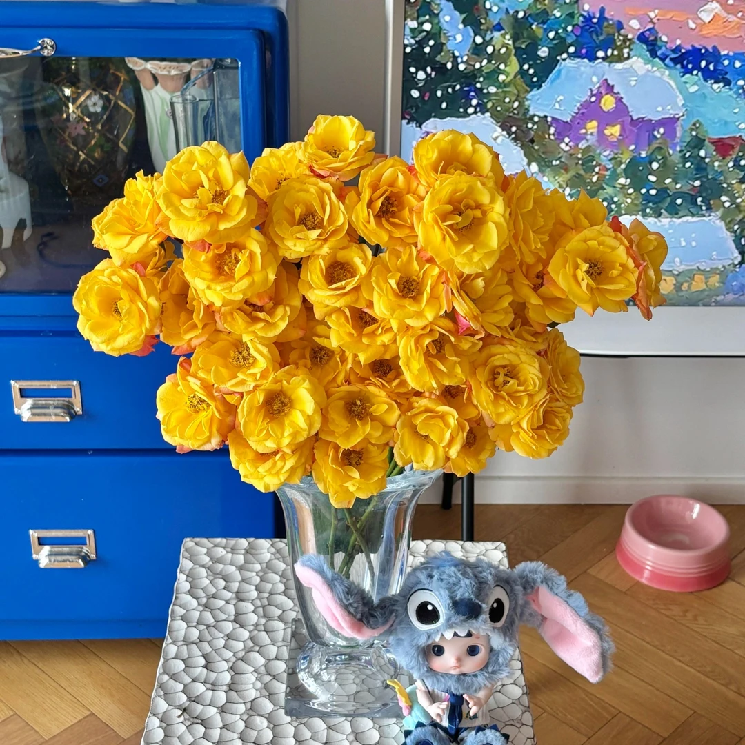 59喷色方德碎冰蓝10支+黄泡泡3支+粉腊梅一小把+白色紫罗兰一把