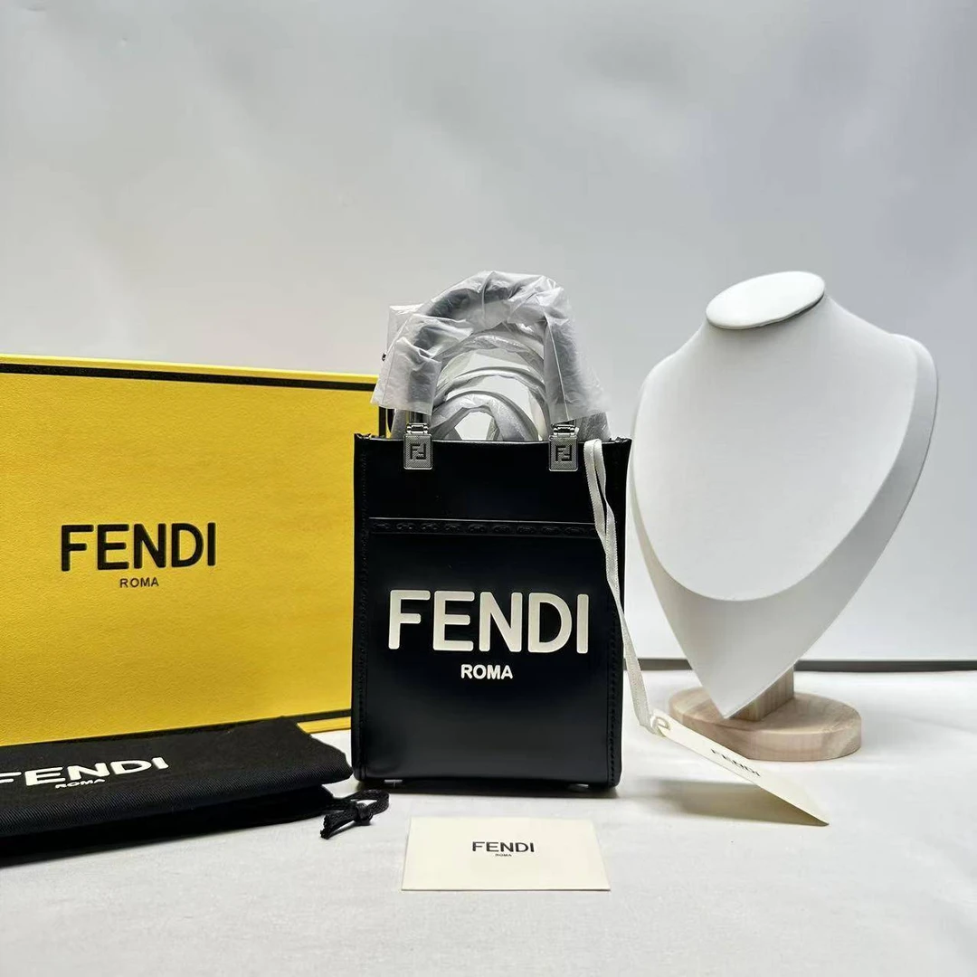 胖虎安安/芬迪/99新/公价0/箱包/斜挎包/31B2411020112