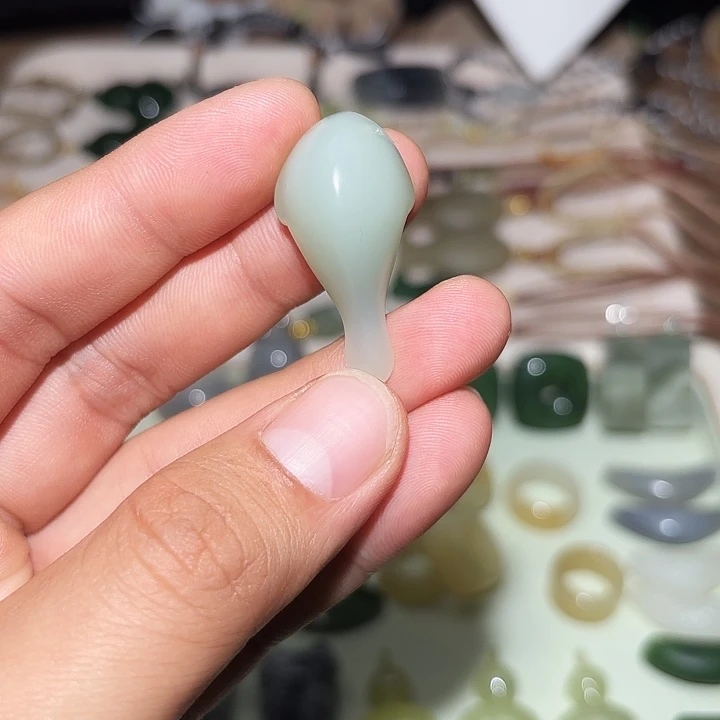 和田玉未镶嵌车挂