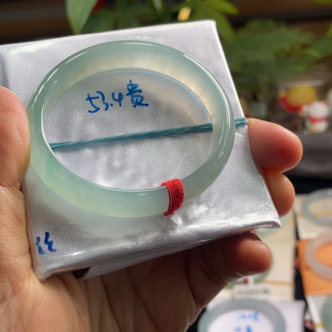 翡翠手镯未镶嵌翡翠
