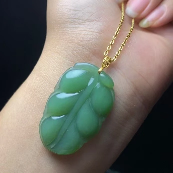 喜儿珠宝天然和田玉碧玉叶子吊坠