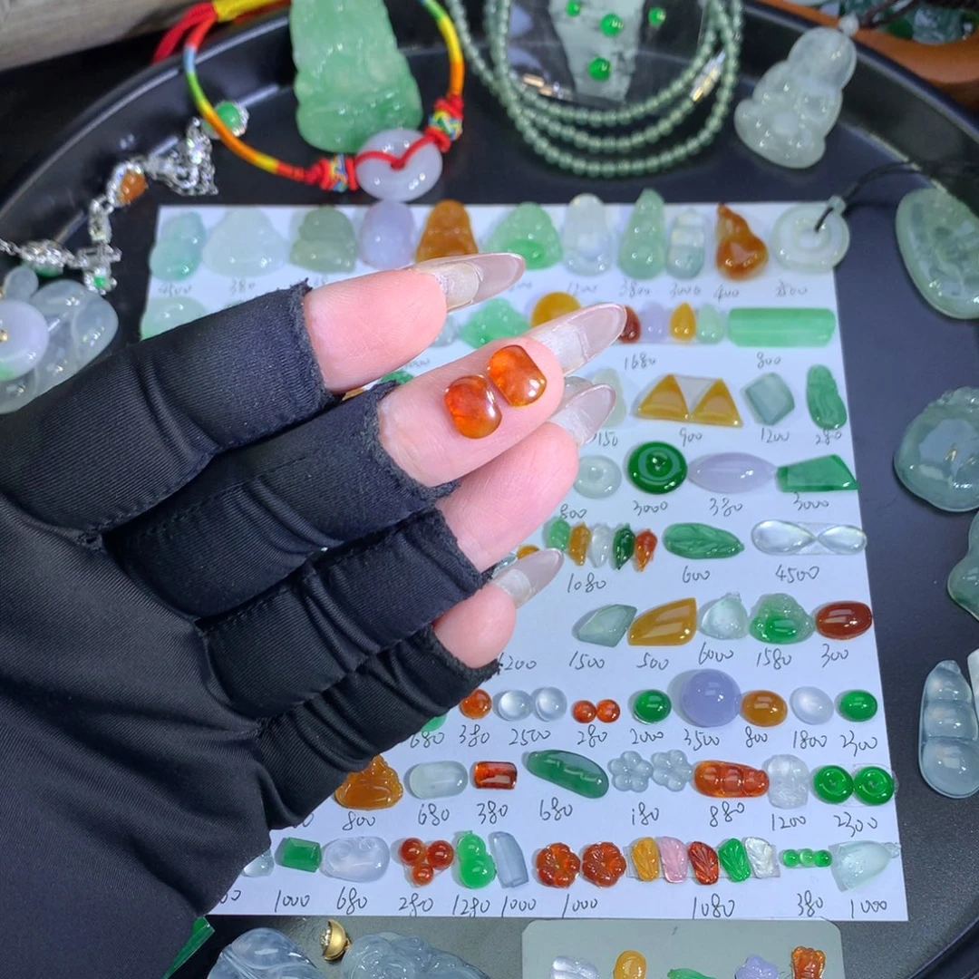 翡翠未镶嵌吊坠(不含链)冰红马鞍