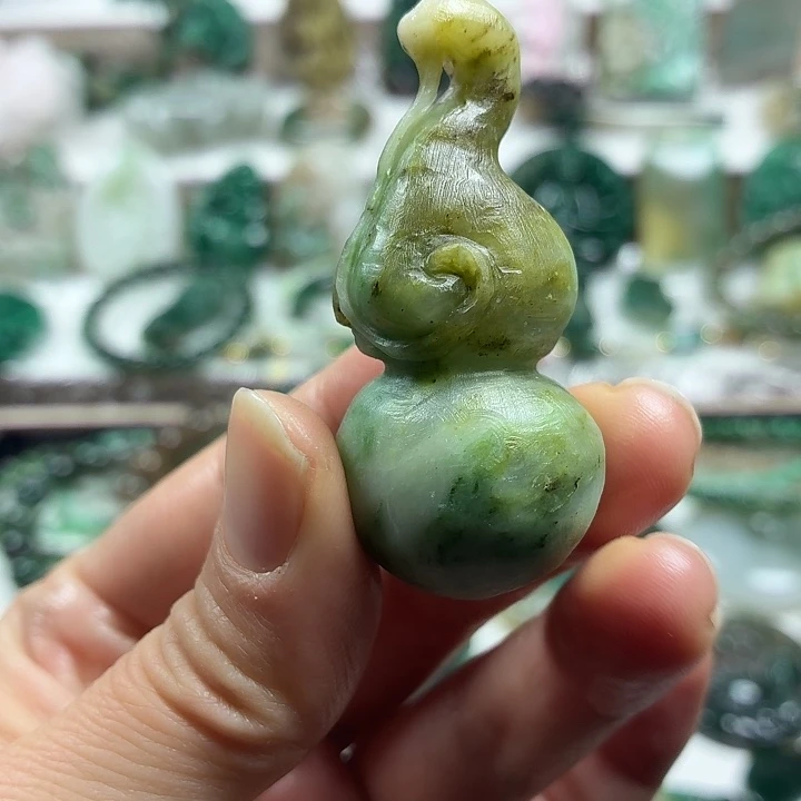 独山玉未镶嵌吊坠