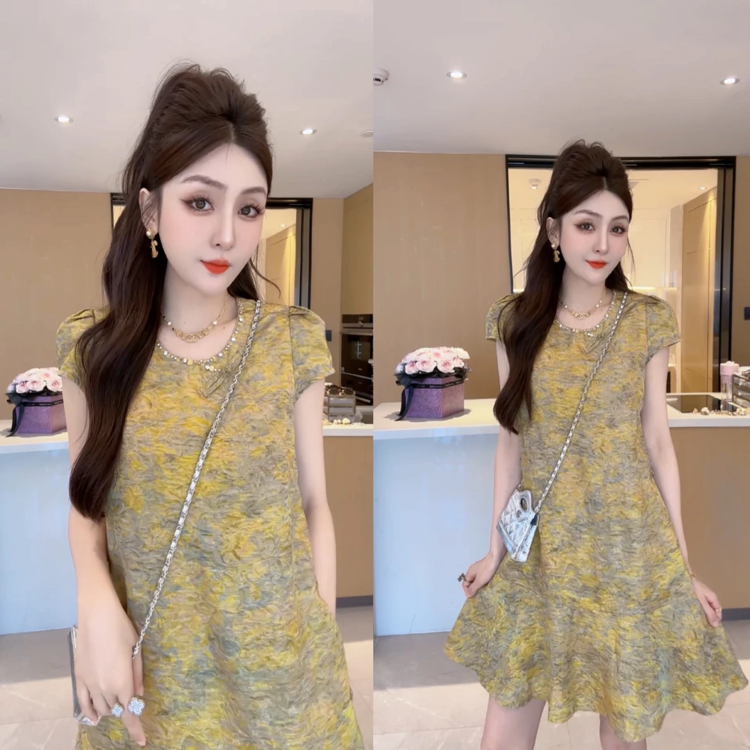 M9A86137 新款夏季短袖气质显瘦显白高级感减龄轻奢连衣裙