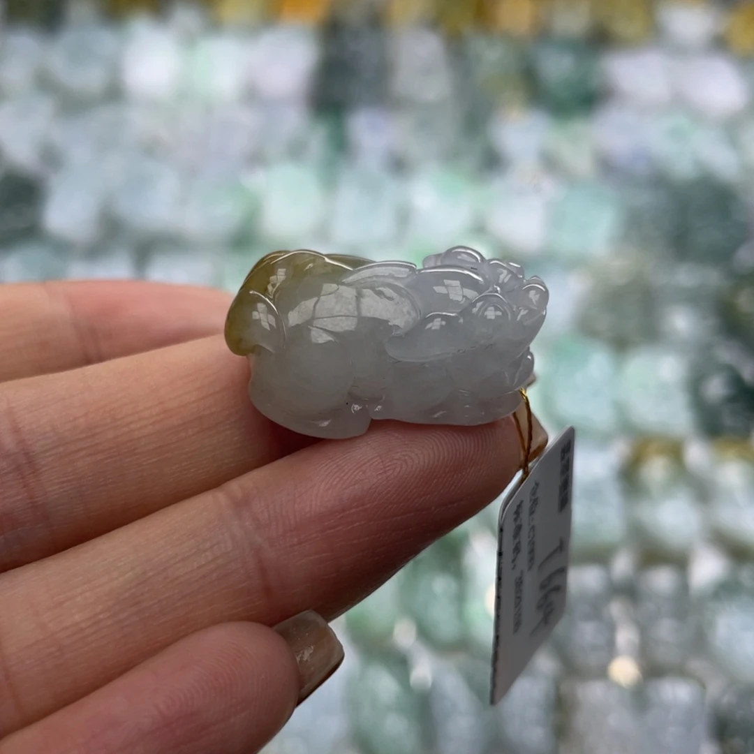 翡翠未镶嵌颈饰貔貅