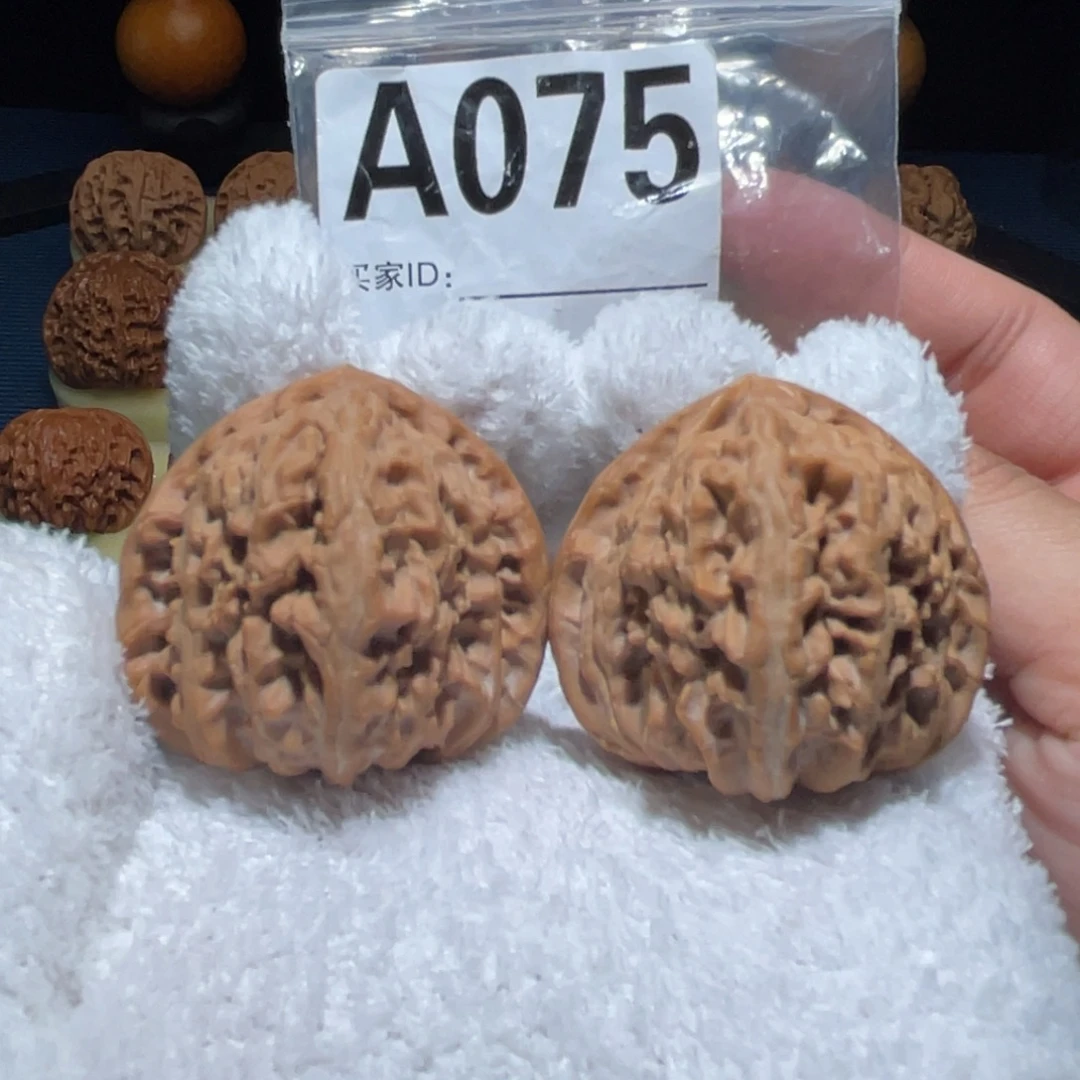 把件文玩核桃三角白狮子40，微美容