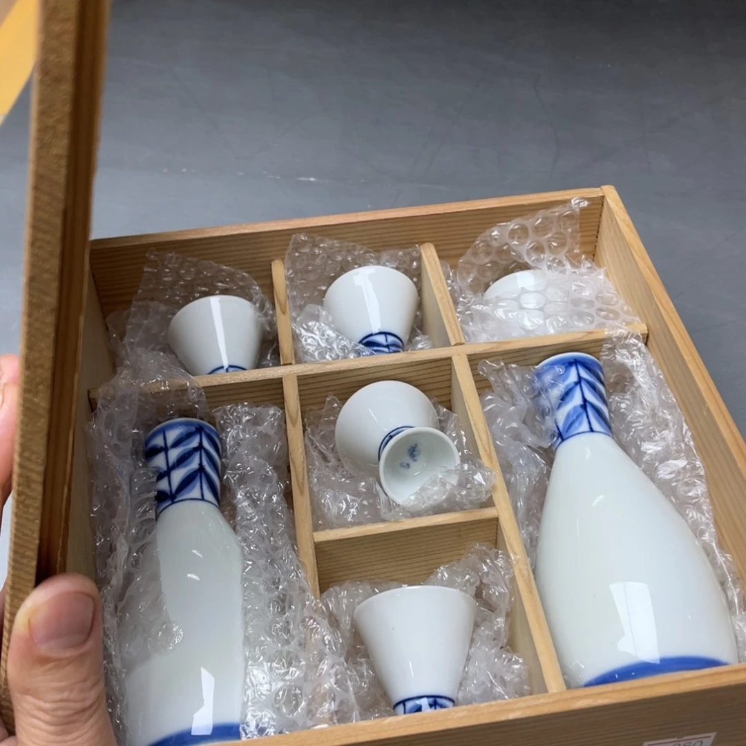 瓷片平**月密密麻麻地铺满一