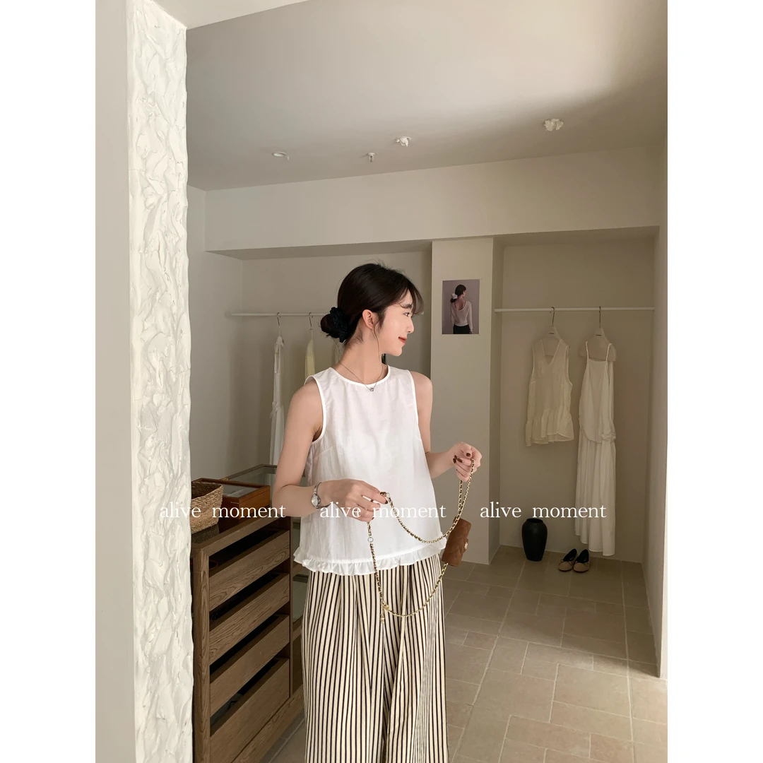 50893#ALIVE#显瘦别致木耳花边无袖小衫(可正反两穿 )(福利)