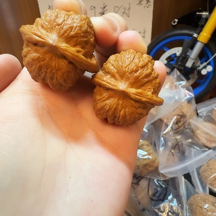 吊坠桃核35尺血麒麟