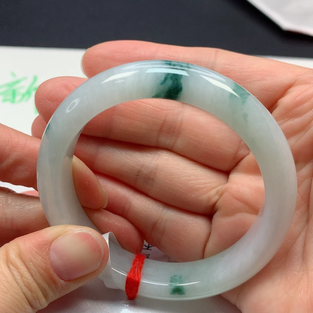 翡翠手镯未镶嵌54圈