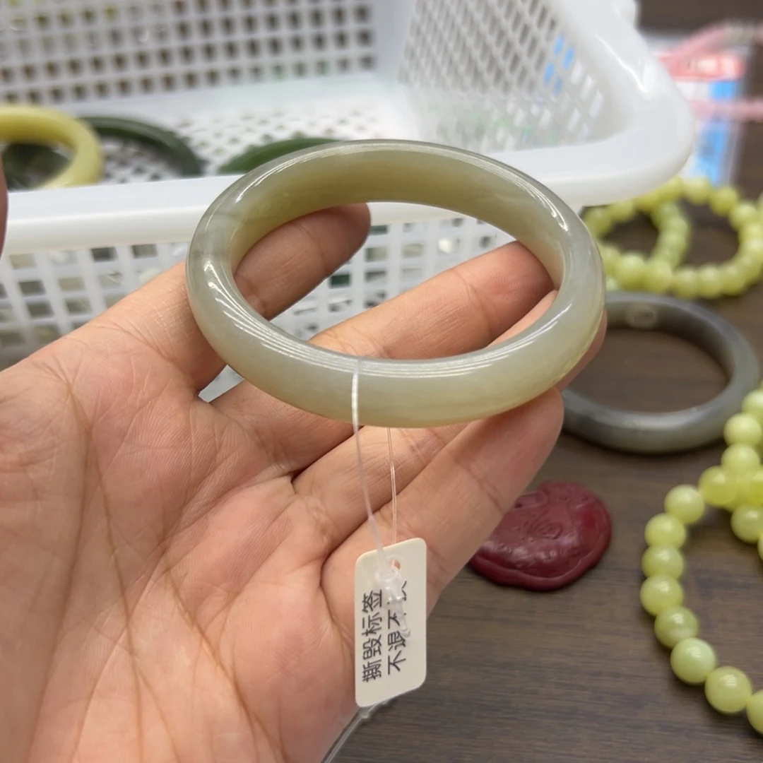 小***店未镶嵌手镯和田玉56.1圈围208