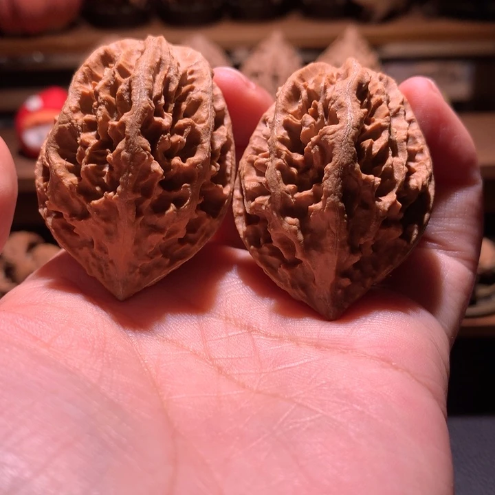 文玩核桃吊坠楸玥核105