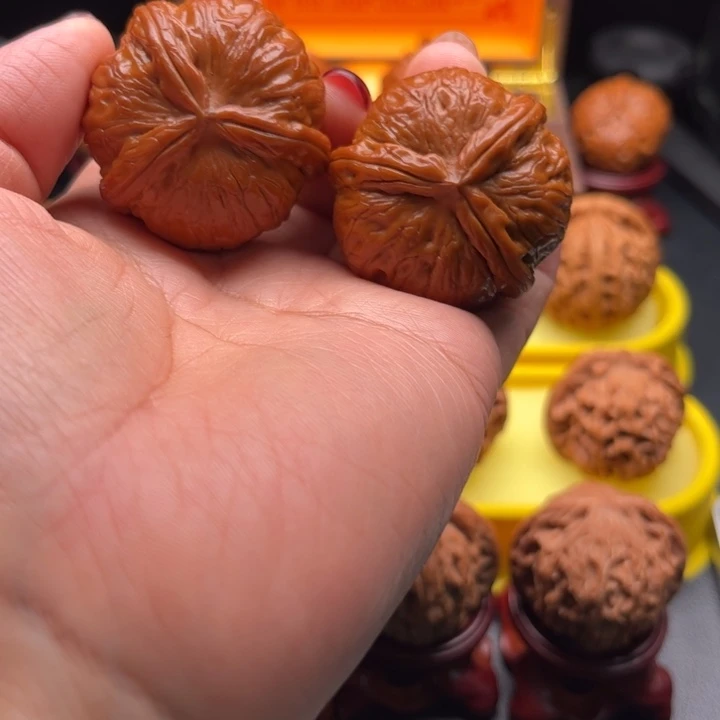 Y***C核桃元宝奔40尺寸核桃