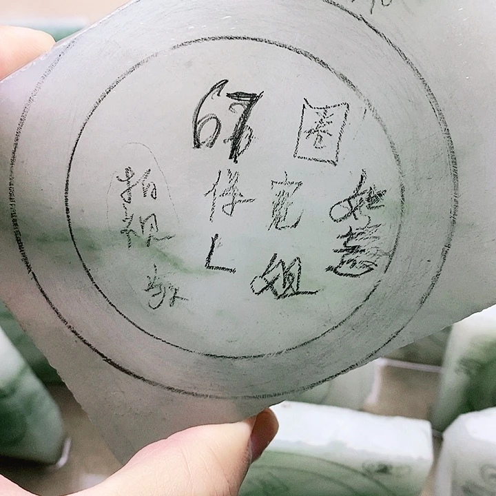 L***_石英质玉未镶嵌手镯定制产品