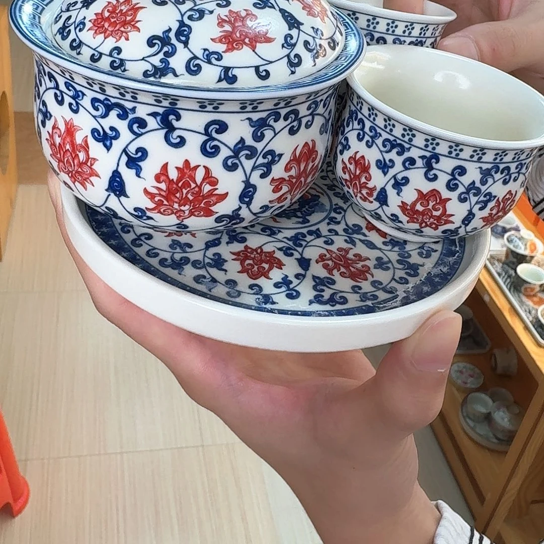 盖碗里的水煮开后放入