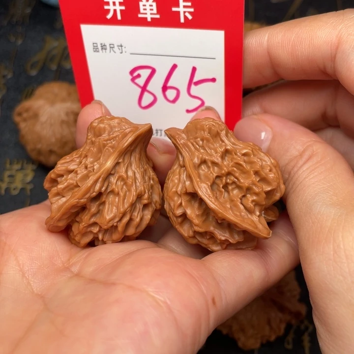 吊坠桃核文玩了吗