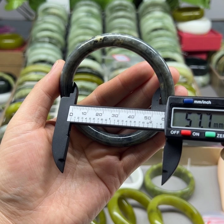 蛇纹石玉未镶嵌手镯32