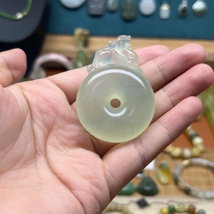 未镶嵌蛇纹石玉颈饰