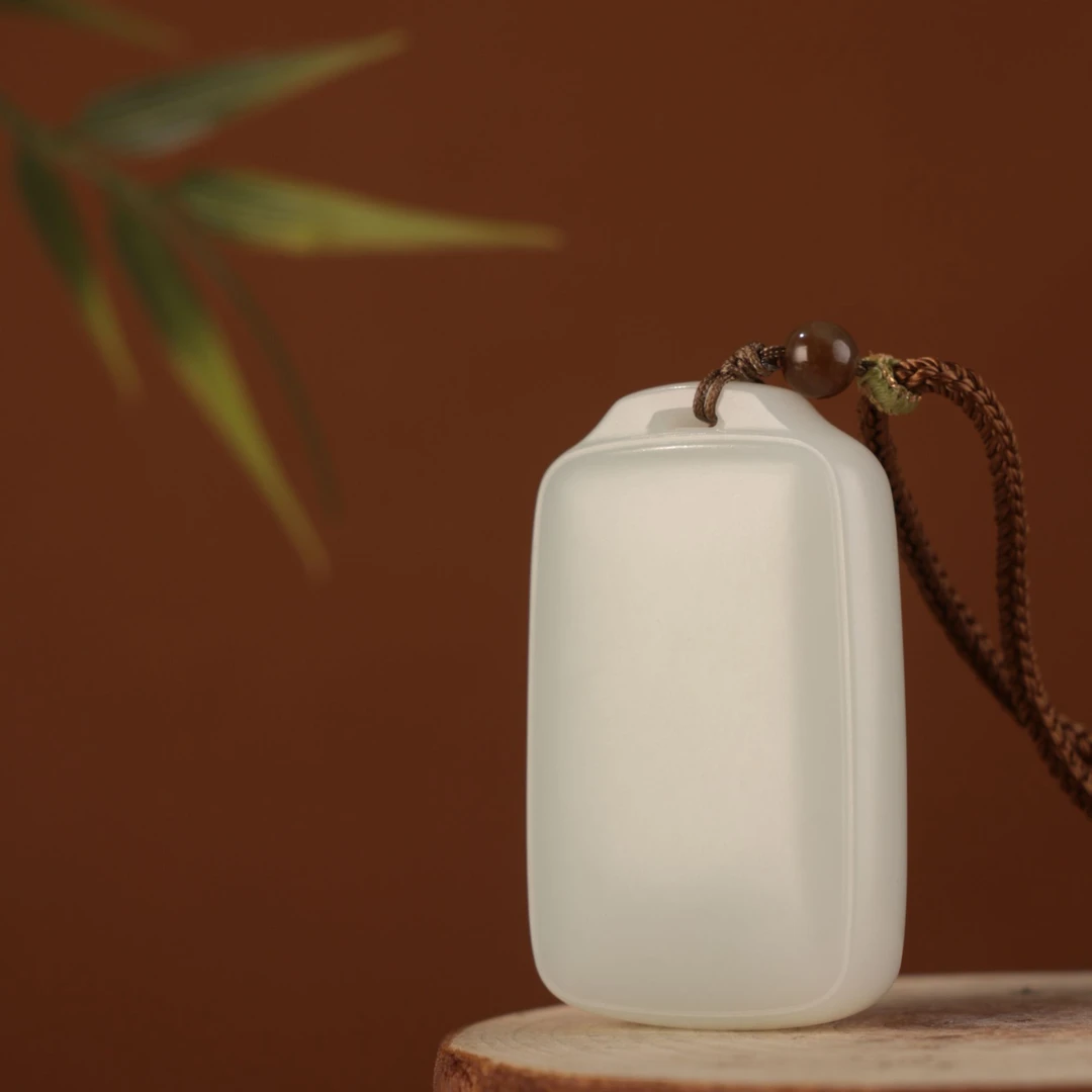 ZH7380二十世纪和田玉无事牌挂坠