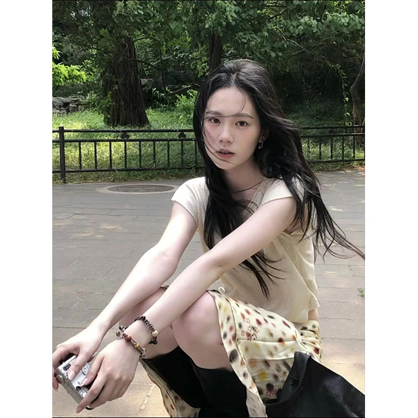 2025超火夏装一整套绿色背心上衣白色波点半身裙大方得体两件套装