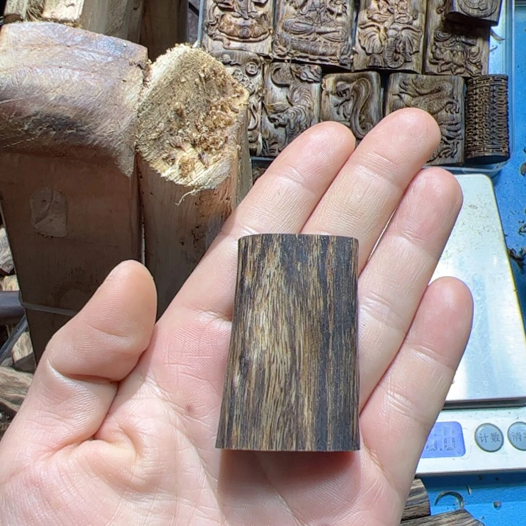 沉香吊坠白棋素牌9.5克