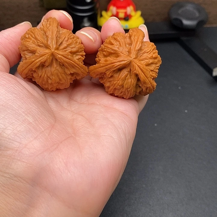 忍***淡文玩核桃把件白奔