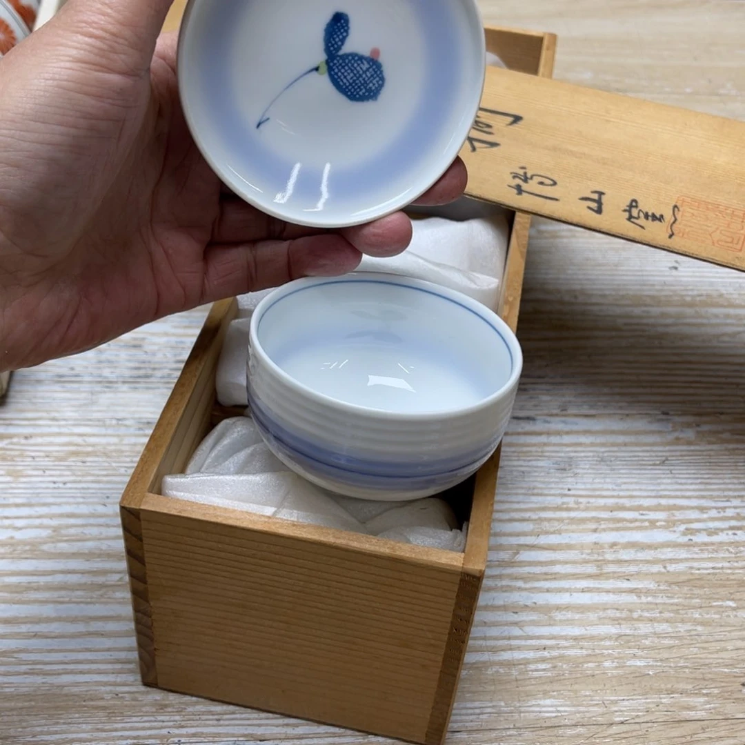 瓷片安*诚密密麻麻地排列着一个大