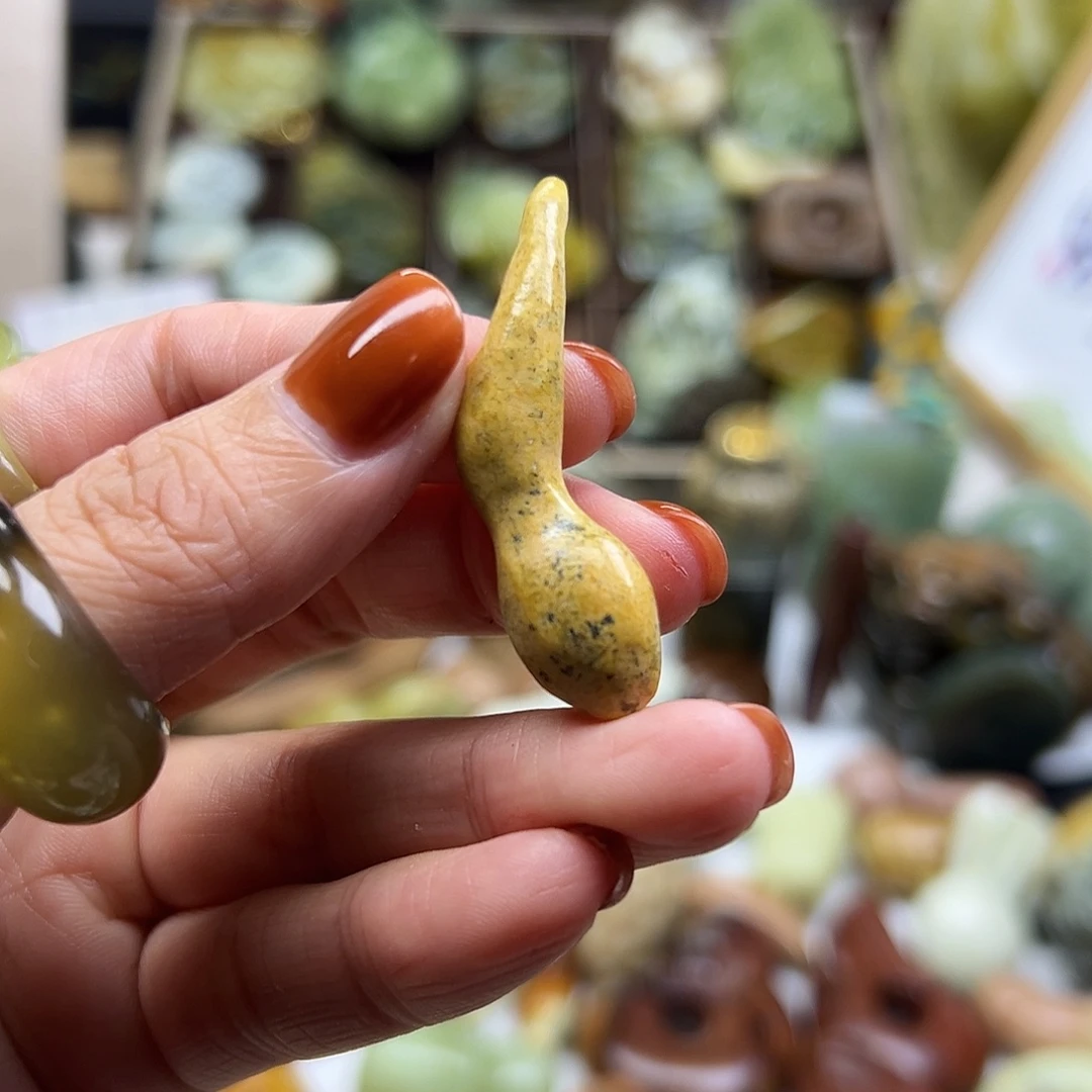 岫岩河磨玉（透闪石质玉）未镶嵌颈饰河磨玉葫芦